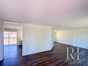 1114 Scott Ave in Bremerton, WA - Building Photo - Building Photo