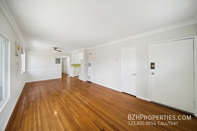 7571 Willoughby Ave in West Hollywood, CA - Building Photo - Building Photo