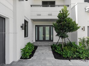 19602 NE 14th Ct in Miami, FL - Building Photo - Building Photo