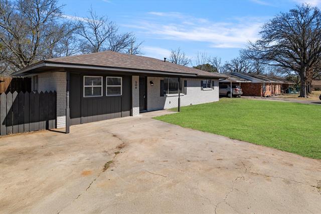 506 E White St in Pilot Point, TX - Building Photo - Building Photo