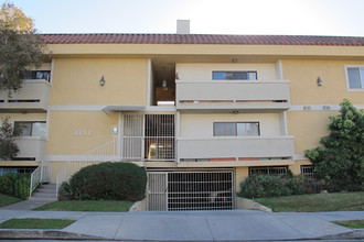 3352 Oakhurst Ave in Los Angeles, CA - Building Photo - Building Photo