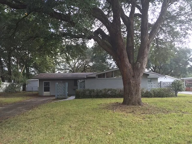 property at 4359 Montclair Cir E