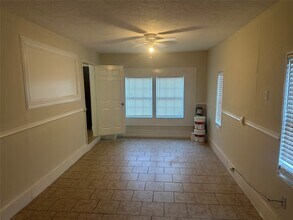 9301 Chesterfield Dr in Houston, TX - Building Photo - Building Photo