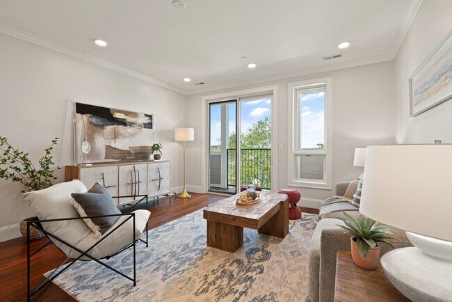 87 Medford St in Medford, MA - Building Photo - Building Photo