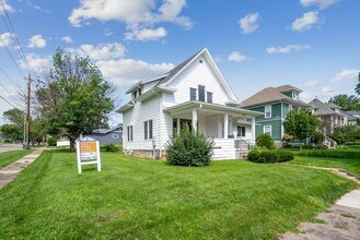 1721 Clay St in Cedar Falls, IA - Building Photo - Building Photo