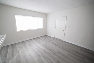 1315 Ocean Park Blvd, Unit 5 in Santa Monica, CA - Foto de edificio - Building Photo