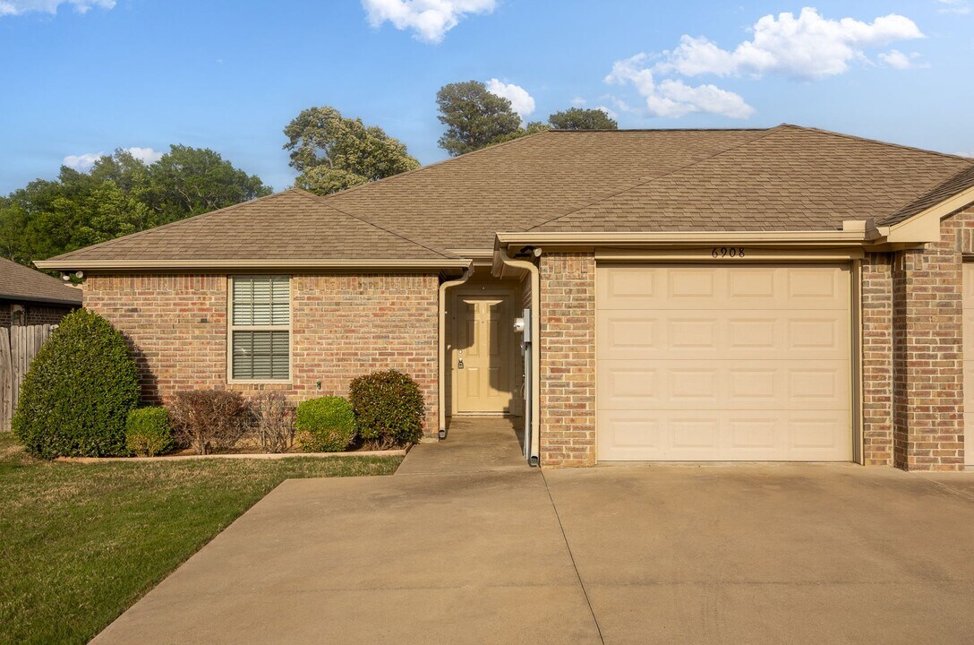 6822 County Rd 1215 in Flint, TX - Building Photo