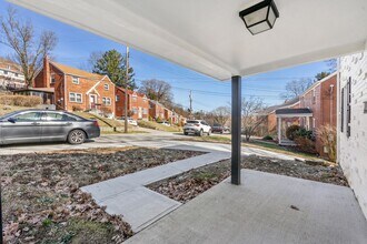 4003 Meadowbrook Blvd in Brentwood, PA - Building Photo - Building Photo