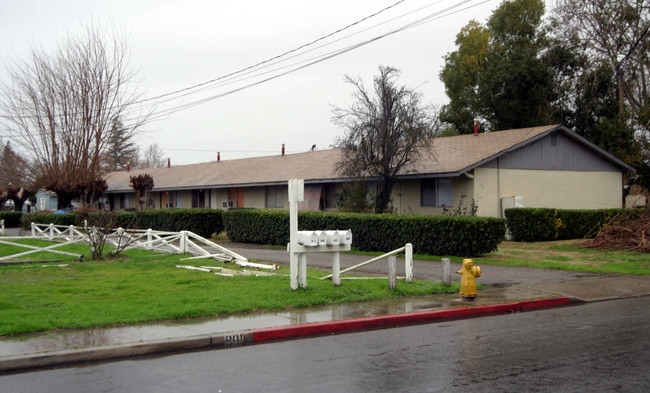 777 Chestnut St in Turlock, CA - Foto de edificio - Building Photo