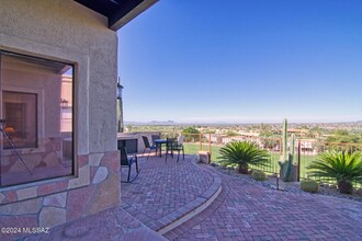 9806 N Ridge Shadow Pl in Oro Valley, AZ - Foto de edificio - Building Photo