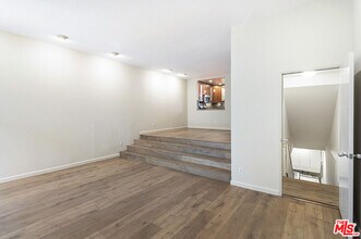 2216 S Bentley Ave in Los Angeles, CA - Building Photo - Building Photo