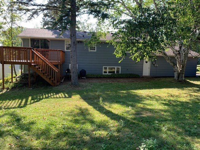 236 N 17th Dr in Sturgeon Bay, WI - Foto de edificio - Building Photo