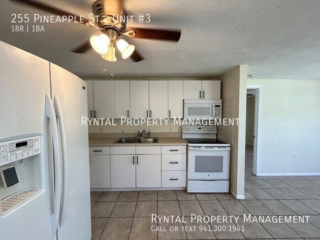 255 Pineapple St in Englewood, FL - Building Photo - Building Photo