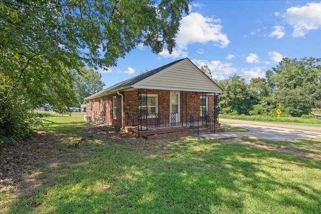61 Carver St in Wellford, SC - Building Photo - Building Photo