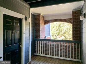 20301 Beechwood Terrace in Ashburn, VA - Building Photo