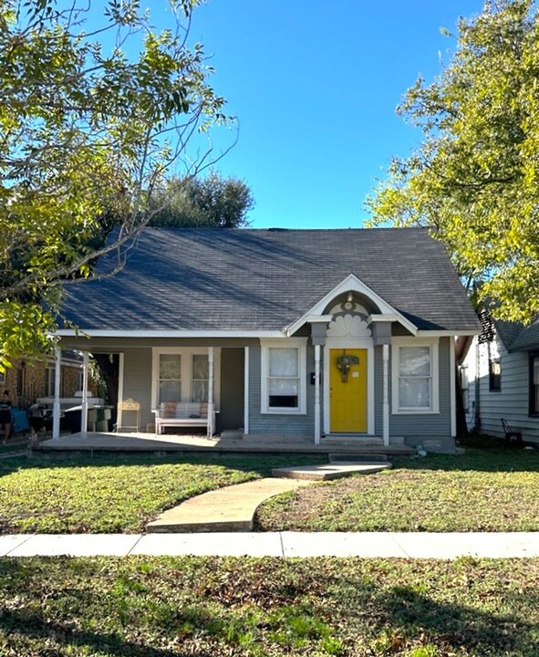 1316 N 1st St in Temple, TX - Building Photo