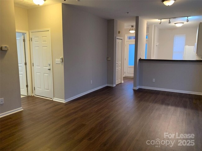 2726 Avalon Loop Rd in Charlotte, NC - Building Photo - Building Photo