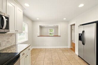 421 Marquette Dr in Louisville, KY - Building Photo - Building Photo