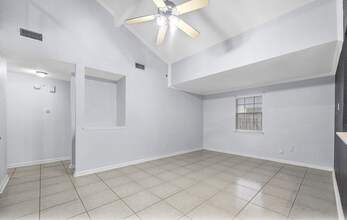 3823 Suttonford Dr in Houston, TX - Building Photo - Building Photo