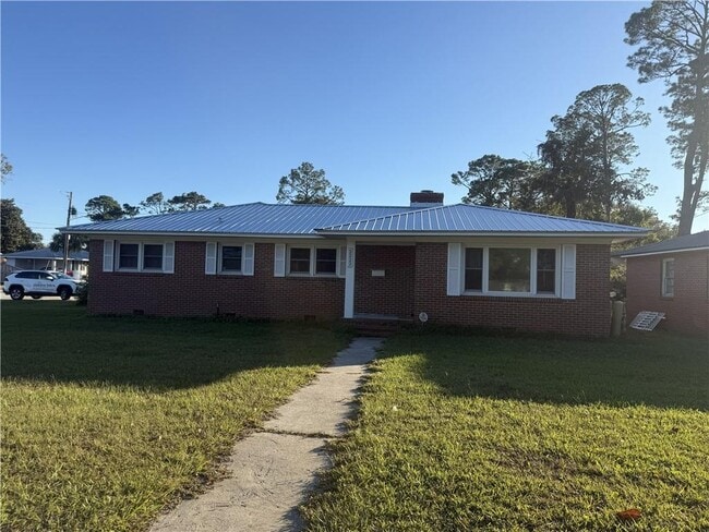 property at 2222 Parkwood Dr