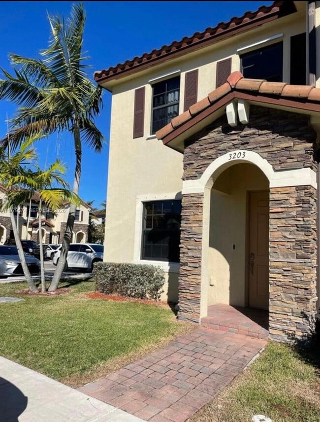 property at 3203 SE 6th St