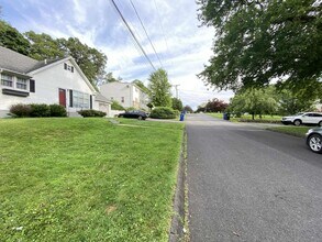 19 Dartmouth Ln in Danbury, CT - Building Photo - Building Photo