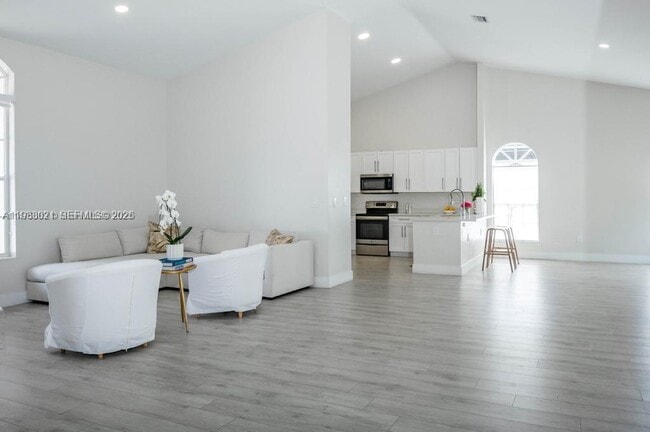 8325 NW 161st Terrace in Miami Lakes, FL - Building Photo - Building Photo