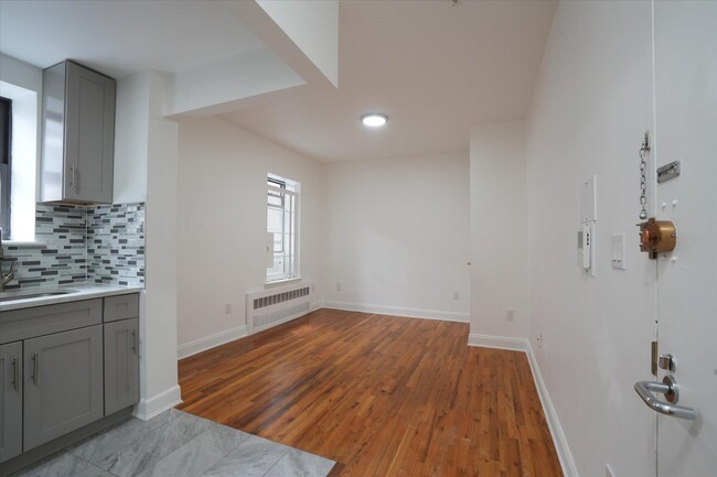 414 E 10th St in New York, NY - Building Photo - Building Photo