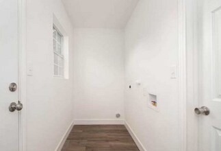 2120 Monterey St, Unit 102 in San Antonio, TX - Foto de edificio - Building Photo