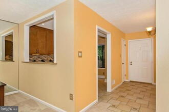 958 Windbrooke Dr in Gaithersburg, MD - Foto de edificio - Building Photo