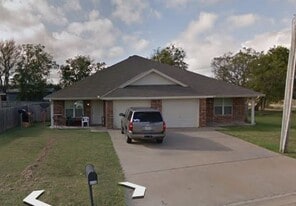 409 Topeka Ct, Unit #B in Nolanville, TX - Building Photo