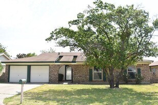 924 Prestwick St in Bedford, TX - Building Photo