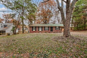2842 Thrush Dr in Clarksville, TN - Building Photo - Building Photo