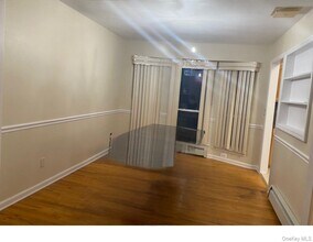 400 Newbridge Rd in East Meadow, NY - Building Photo - Building Photo