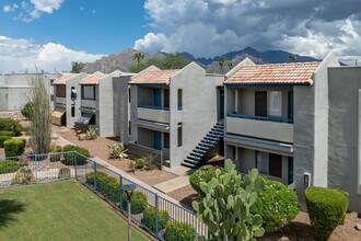 Agave Apartments in Tucson, AZ - Foto de edificio - Building Photo