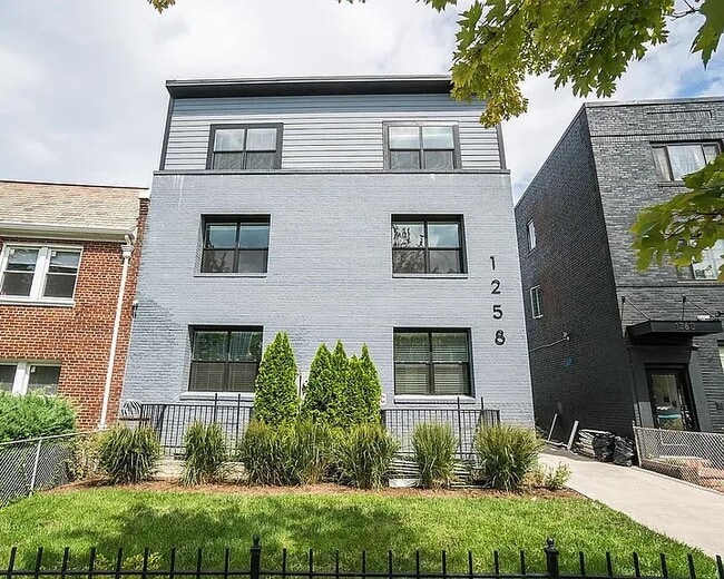 1258 Holbrook Ter NE, Unit 3 in Washington, DC - Foto de edificio - Building Photo