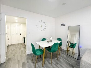 1050 NW 103rd St in Miami, FL - Building Photo - Building Photo