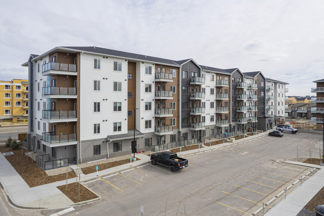 Jovie Apartments in Calgary, AB - Building Photo