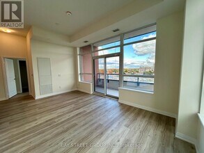 3270 Sheppard Ave E in Toronto, ON - Building Photo - Building Photo