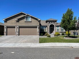 2325 Copperhill St in Richland, WA - Building Photo