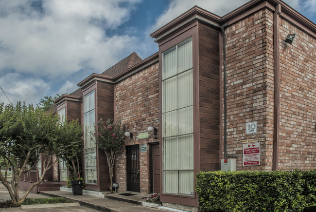 Sandy Glen Apartments in Houston, TX - Foto de edificio - Building Photo