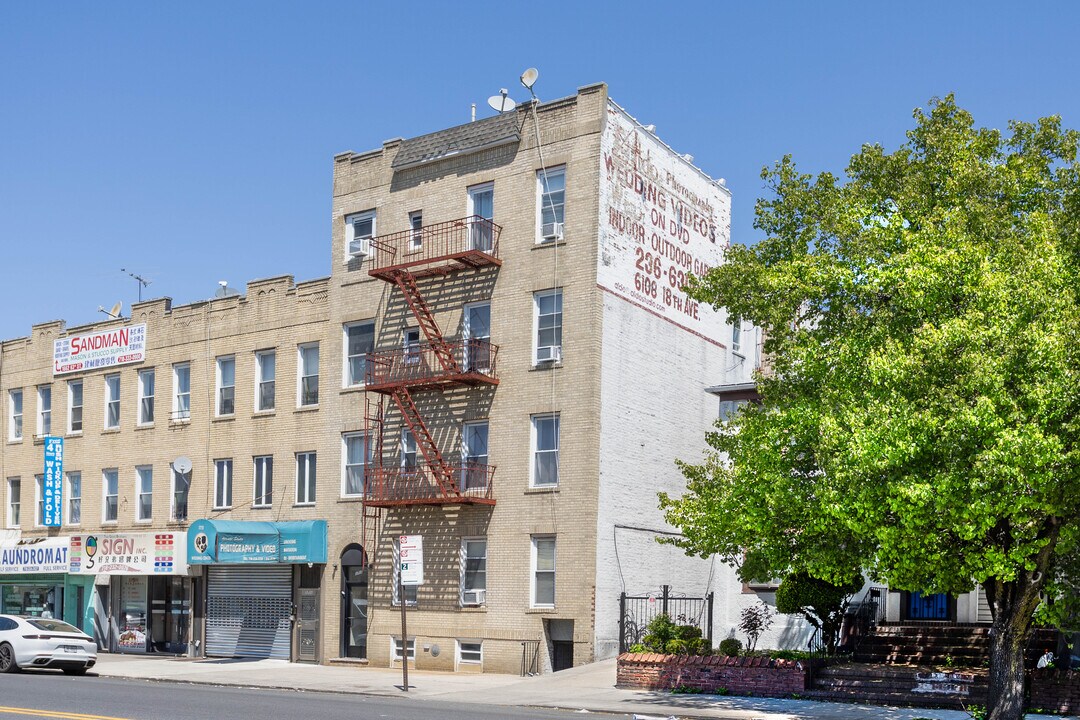 1713 65th St in Brooklyn, NY - Foto de edificio