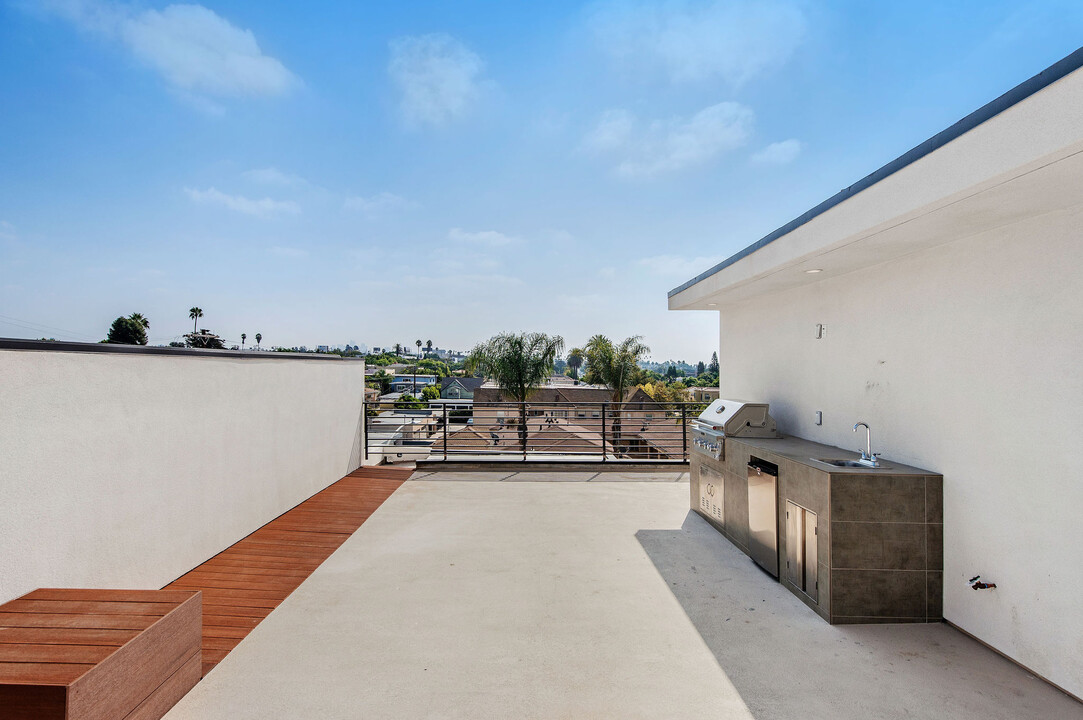 2019 S Redondo Blvd in Los Angeles, CA - Building Photo