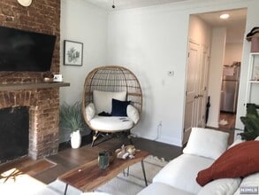 206 2nd St-Unit -3 in Hoboken, NJ - Building Photo - Building Photo