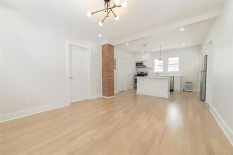 29 S Central Ave, Unit Lower in Valley Stream, NY - Building Photo - Building Photo