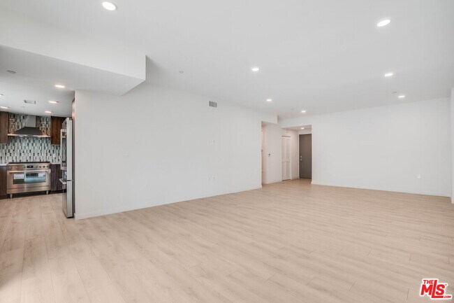 1021 S Shenandoah St in Los Angeles, CA - Building Photo - Building Photo