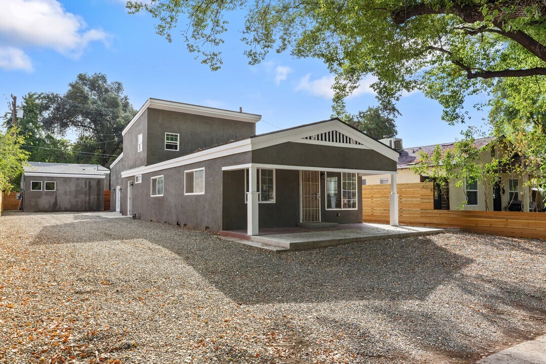 214 Kimble St, Unit A in Modesto, CA - Building Photo