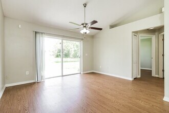 30823 Birdhouse Dr in Wesley Chapel, FL - Building Photo - Building Photo