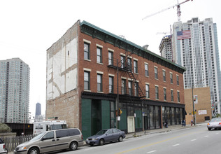 401-409 N Milwaukee Ave in Chicago, IL - Building Photo - Building Photo