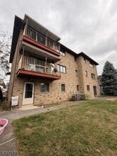 29 La Salle Ave in Clifton, NJ - Foto de edificio - Building Photo